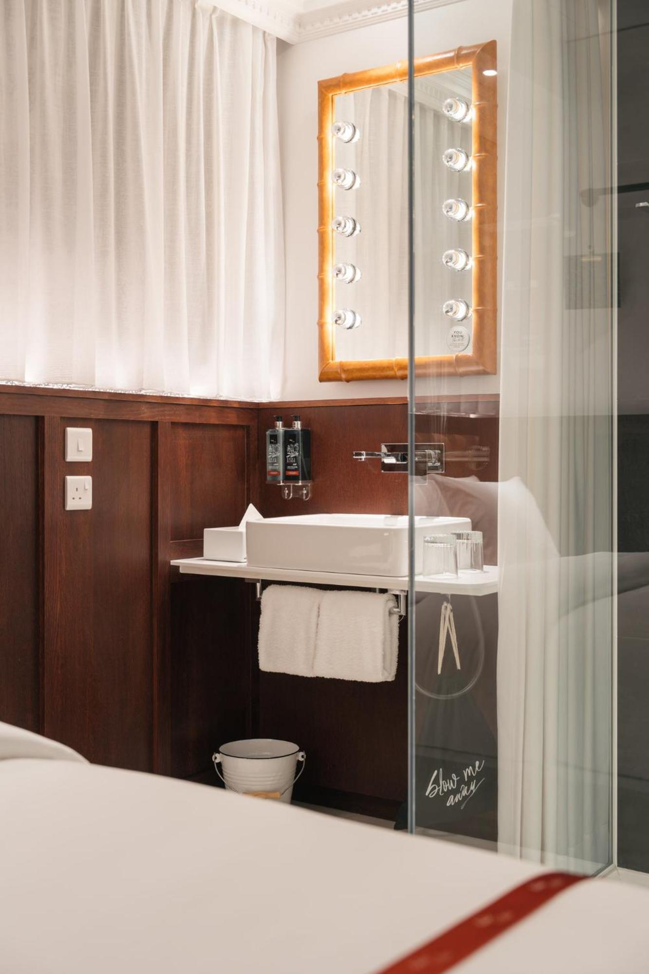 Ruby Stella Hotel London Eksteriør bilde